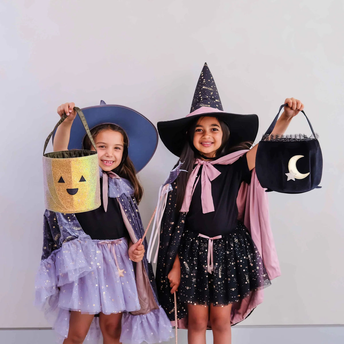 Black cauldron trick or treat bag