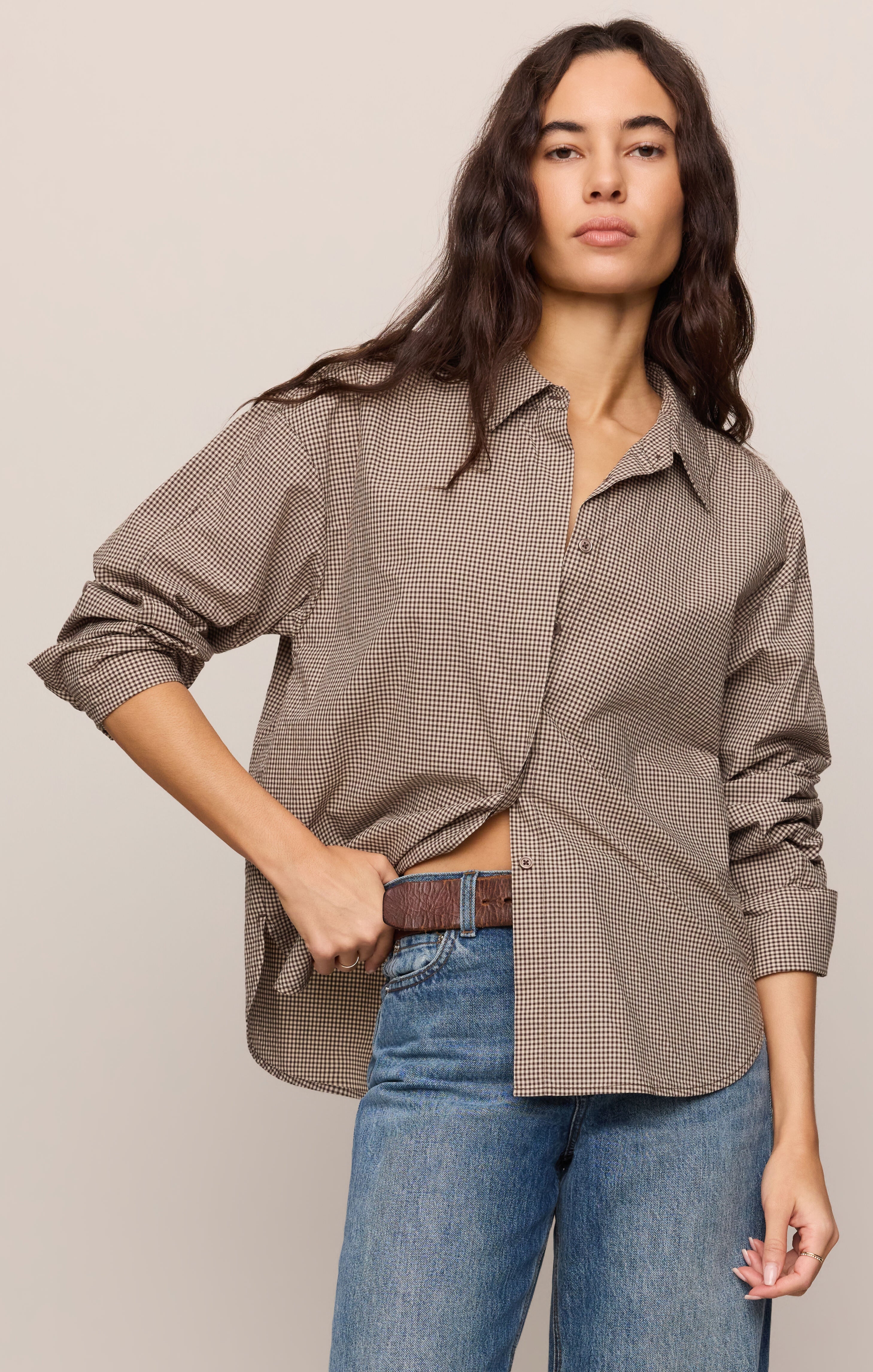 ON DUTY GINGHAM BUTTON UP SHIRT
