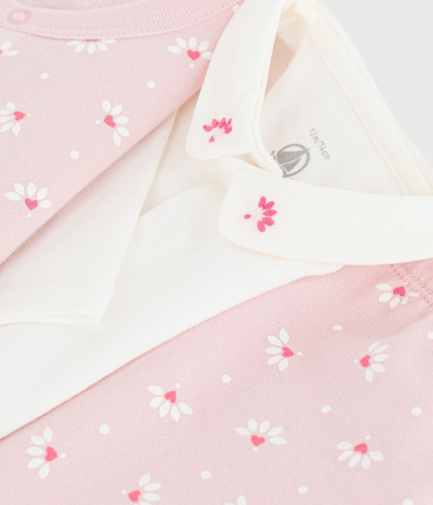 BABIES' 3-PIECE HEART-PRINT SET, INCLUDING AN EMBROIDERED BODY