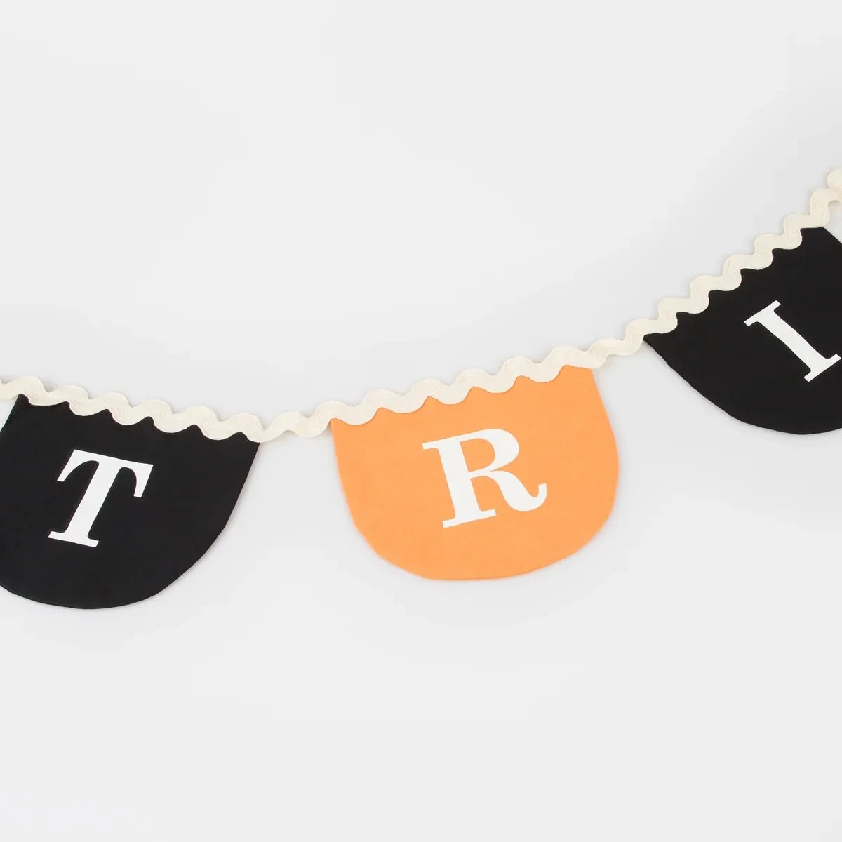 TRICK OR TREAT HALLOWEEN BANNER GARLAND