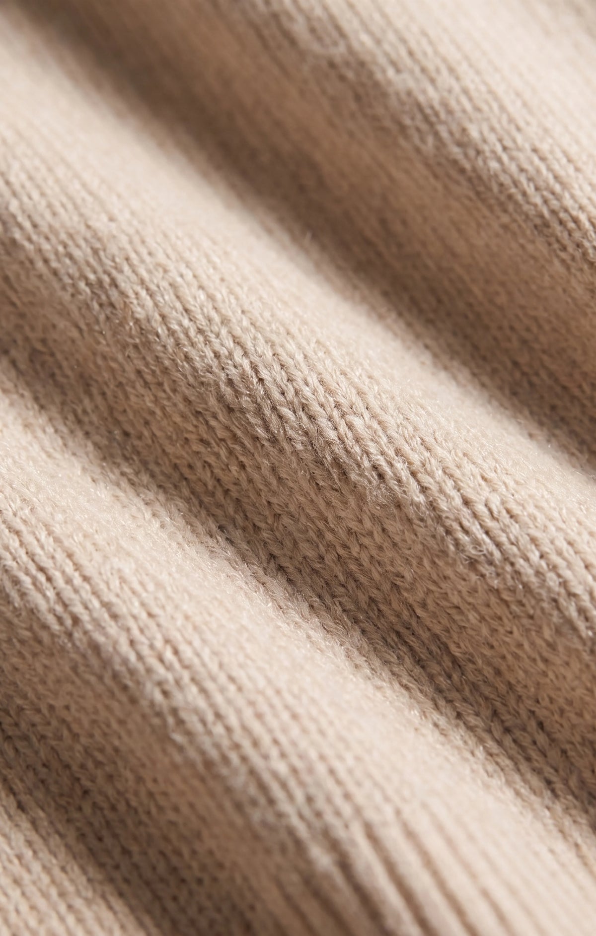 CLOUD SPUN V-NECK SWEATER